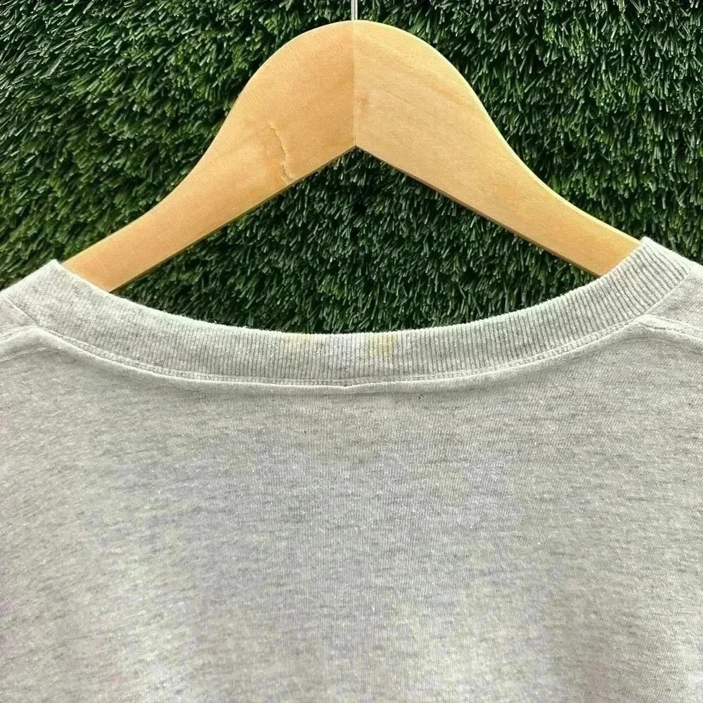 Vintage Disneyland Winnie The Pooh V-Neck T-shirt Size  XL - Picture 4 of 6